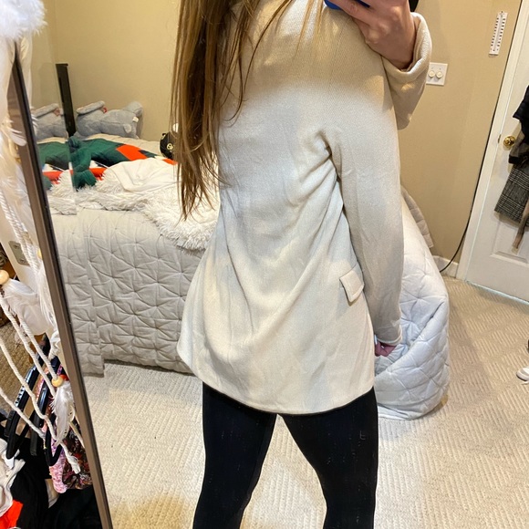 SOLD Vici beige blazer - Picture 3 of 3